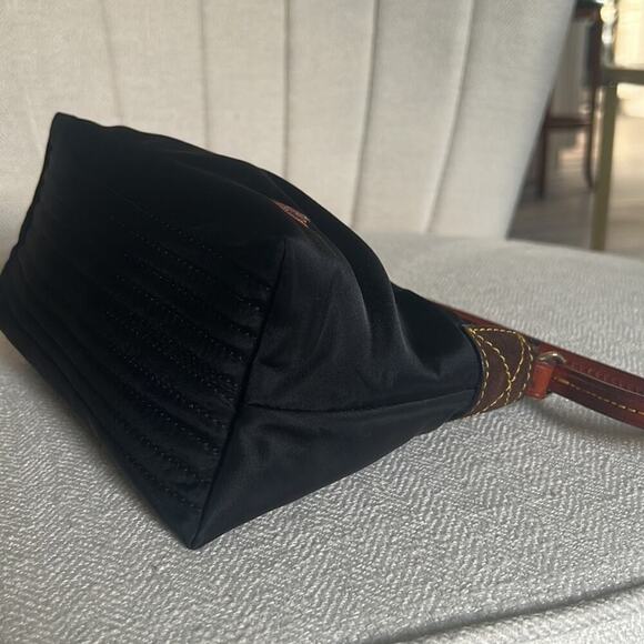 Dooney & Bourke Women’s Casual Black Nylon and Leather Handbag - Picture 3 of 16